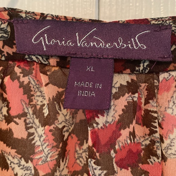 Gloria Vanderbuilt Semi Sheer Top w/ separate Tank. Like New - Picture 7 of 8